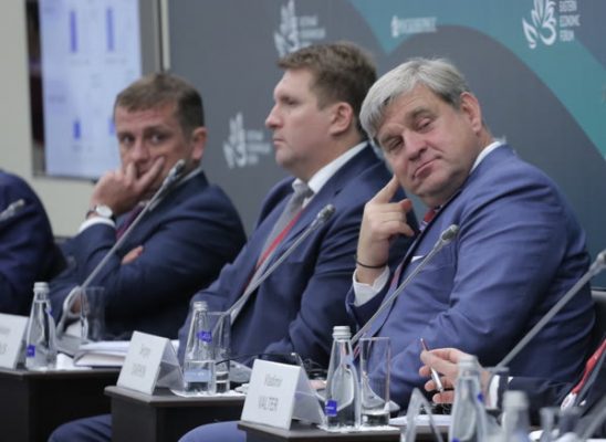 Экс-губернатор Приморья Дарькин открыл во Владивостоке новую хоккейную арену