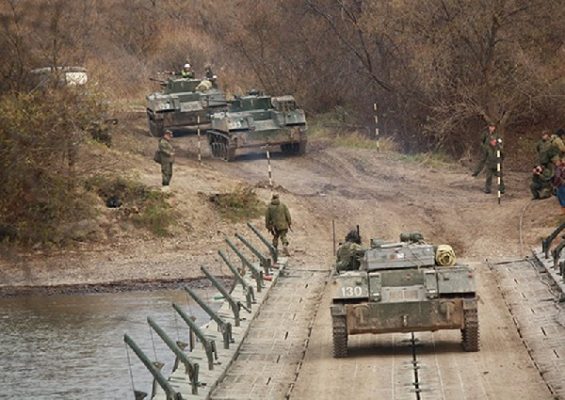 Тактическое учение: в Приморье спецназ ВДВ овладел мостовой переправой