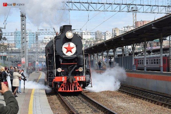 Парадом железнодорожной техники отметили во Владивостоке 120-летие ДВЖД