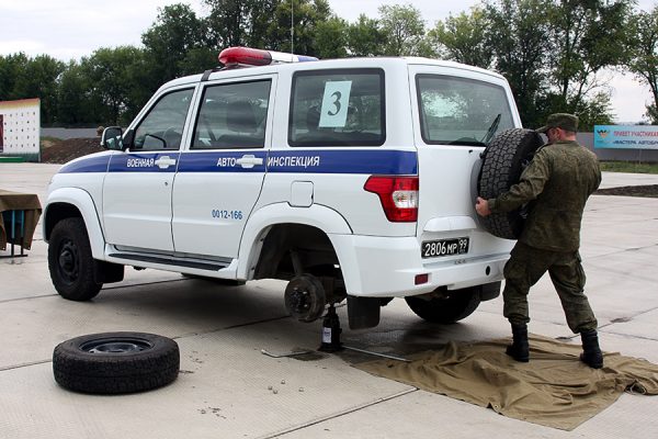 Машина Военной автомобильной инспекции попала в ДТП во Владивостоке
