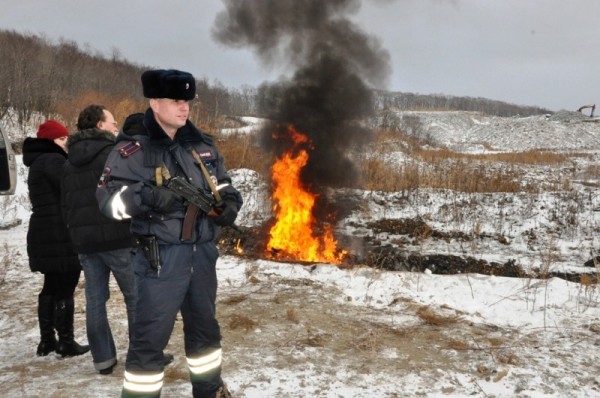 Во Владивостоке полицейские сожгли 160 кг наркотиков