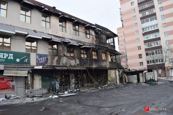 Во Владивостоке задержали подозреваемого в поджоге супермаркета «Фреш 25»