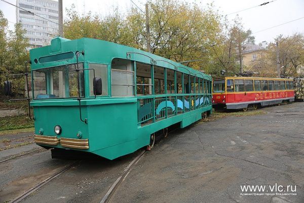Грузовик протаранил трамвай во Владивостоке
