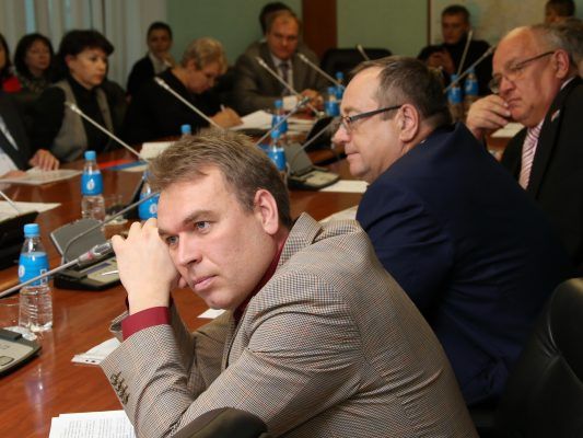 На обслуживание и ремонт автомобилей Законодательного собрания Приморья выделили три млн рублей