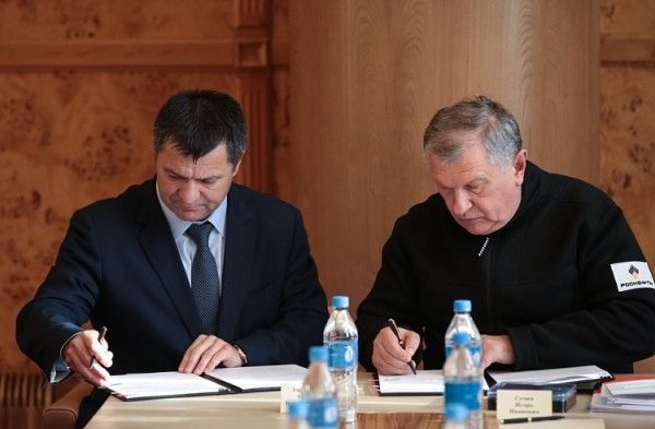 Андрей Тарасенко подписал соглашение о сотрудничестве с главой «Роснефти»