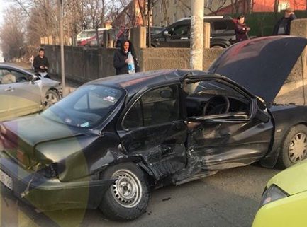 Серьёзное ДТП в Приморье: водителя Toyota Sprinter увезли в реанимацию