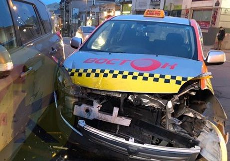 Во Владивостоке в результате ДТП пострадали два пассажира такси