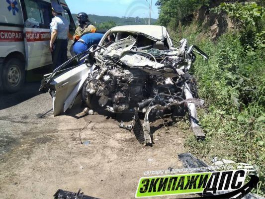 Ужасное ДТП: во Владивостоке водителя зажало в машине
