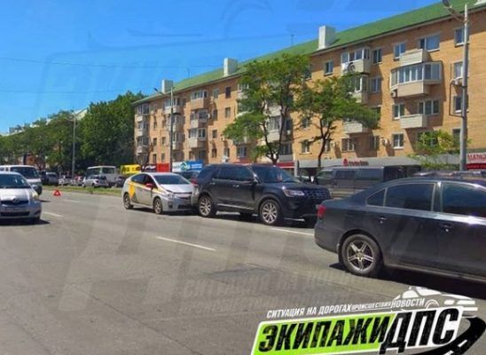 Во Владивостоке Prius врезался в дорогостоящий Ford