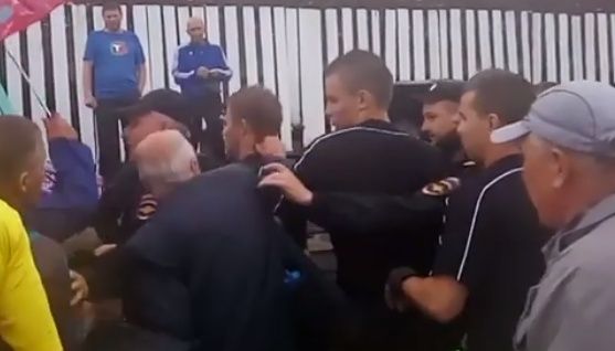 «Да тебя убить надо!»: в Приморье болельщики напали на футбольного судью
