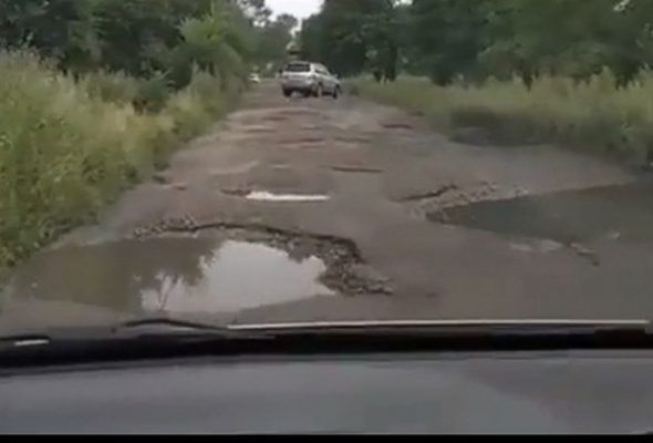 На «убитые» дороги пожаловался житель села в Приморье