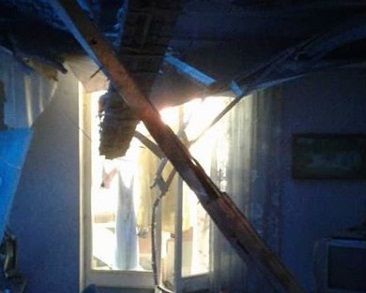 Крыша и потолок рухнули в квартире во Владивостоке