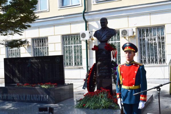 В Уссурийске открыли памятник генерал-лейтенанту Валерию Асапову, погибшему в Сирии