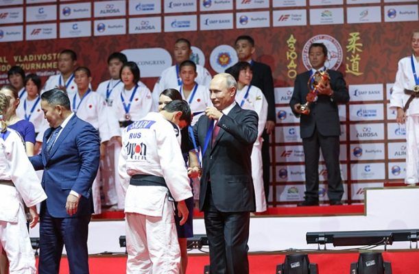 Владимир Путин вручил награды сборной России на Международном турнире по дзюдо в Приморье