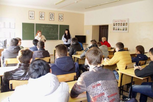 Во Владивостоке из-за чёрного пакета ФСБ эвакуировали учеников из школы №68