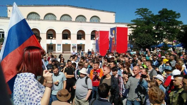 Участники уличной акции. Фотография из аккаунта штаба Навального во Владивостоке
