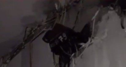 «Из щитков хлещет вода»: в одном из домов Владивостока «отремонтировали» крышу