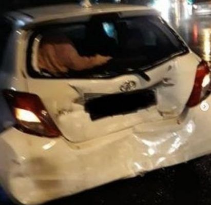 Водитель протаранил припаркованное авто и скрылся с места ДТП во Владивостоке