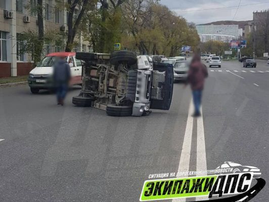 Серьёзное ДТП во Владивостоке закончилось кульбитом