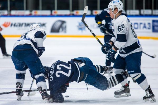 Владивостокские хоккеисты одержали волевую победу в Нижнем Новгороде