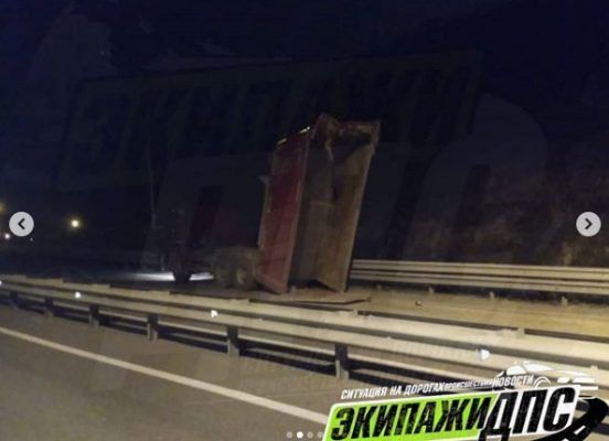 Шокирующее ДТП: самосвал снёс виадук во Владивостоке
