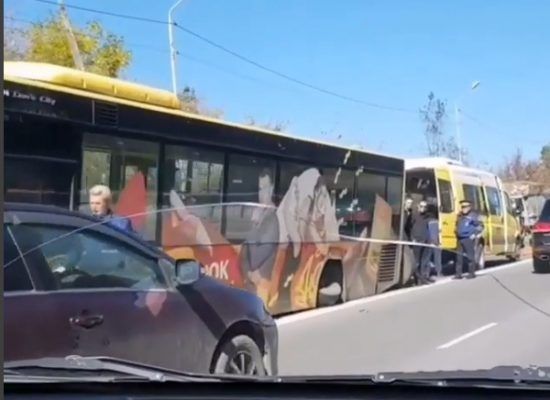 У автобуса оторвало колесо во Владивостоке — очевидцы