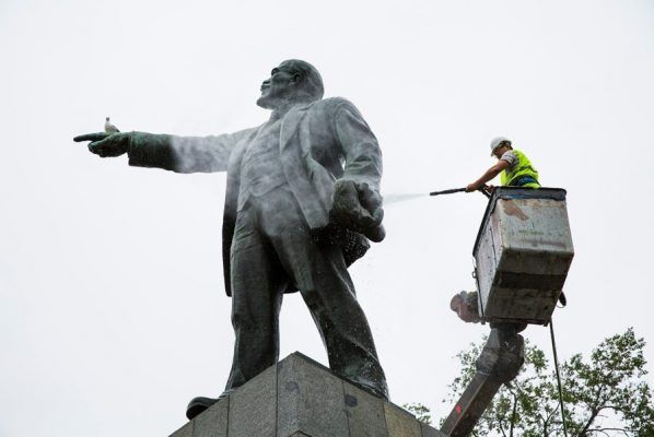 В 2019 году во Владивостоке приведут в порядок 38 памятников, один – отреставрируют