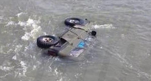 В Приморье под воду ушёл российский микроавтобус