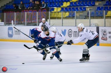 Хоккеисты «Тайфуна» во Владивостоке проиграли «Капитану»