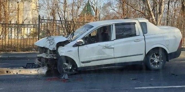 Страшное ДТП во Владивостоке: водителя пришлось доставать из искорёженной машины