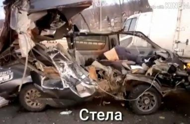 Жуткое ДТП во Владивостоке: водитель погиб, машину разорвало на части