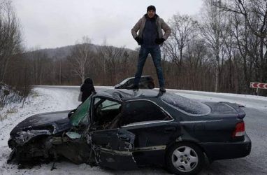 Легендарный автомобиль разбили в массовом ДТП в Приморье