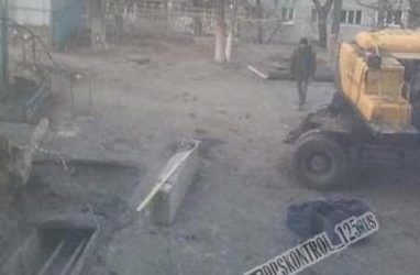 Трагедия во Владивостоке: экскаватор насмерть придавил рабочего