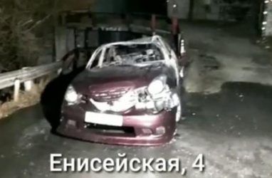 Во Владивостоке машину угнали, а затем сожгли
