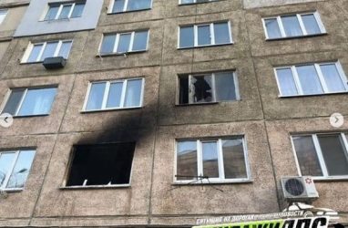 Во Владивостоке при тушении жуткого пожара из дома эвакуировали 62 человека
