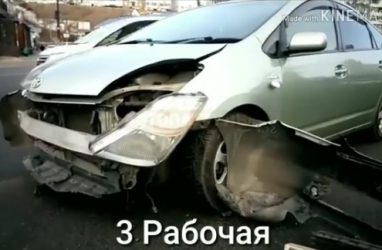 Очевидцы ДТП сами перевернули авто на колёса после аварии во Владивостоке