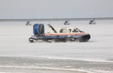 Лёд в Амурском заливе ещё окончательно не окреп — МЧС