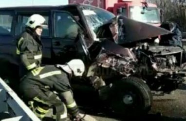 Во Владивостоке пожилой пассажирке зажало ноги в результате ДТП