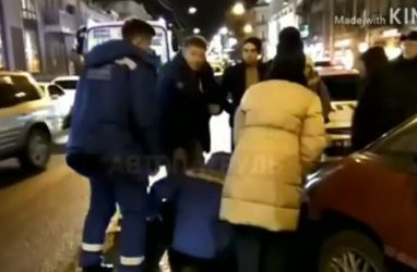 В центре Владивостока автомобиль сбил пешехода