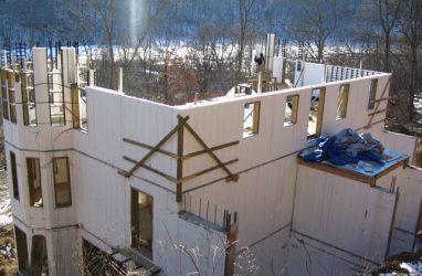 Справка: особенности строительства домов из пеноблоков
