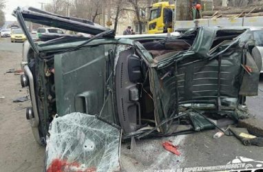 Жёсткое ДТП в Приморье: машина превратилась в «гармошку»