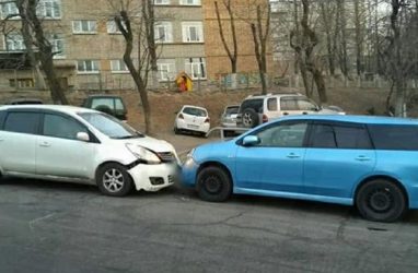 Заснувший за рулём водитель спровоцировал ДТП во Владивостоке