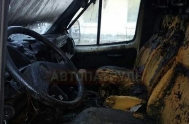 Машина «скорой помощи» чуть не сгорела в Приморье