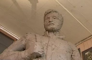 Владивостокский скульптор решил восстановить трёхметровый памятник солдату Великой Отечественной войны
