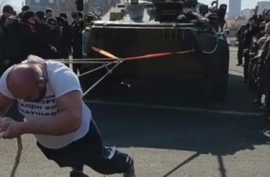 Приморец Иван Савкин протащил на себе 16-тонный БТР