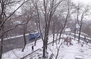 Снегопад во Владивостоке: обзор ситуации на дорогах города