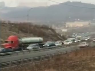 Из-за массового ДТП во Владивостоке образовалась огромная пробка