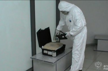 В аэропорту Владивосток «обнаружили» чемодан с «радиоактивными» товарами