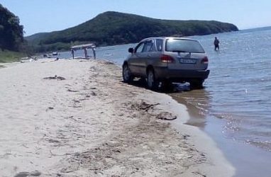 Водитель «Лексуса», сбивший детей на пляже в Приморье, предстал перед судом