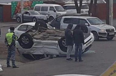 Невероятный кульбит: автомобиль перевернулся в Приморье
